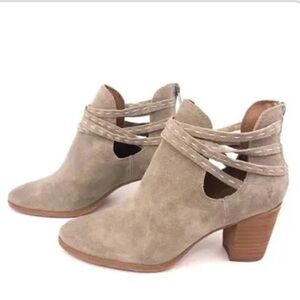 Frye "Naomi Pickstitch Shootie" tan Suede Bootie
